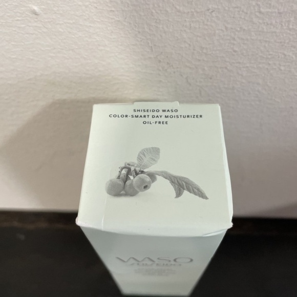 Shiseido Waso color smart day moisturizer oil free Day Treatment, SPF 30 1.9oz. - Picture 5 of 6